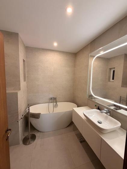 Apartament cu 3 camere decomandat, mobilat în Central