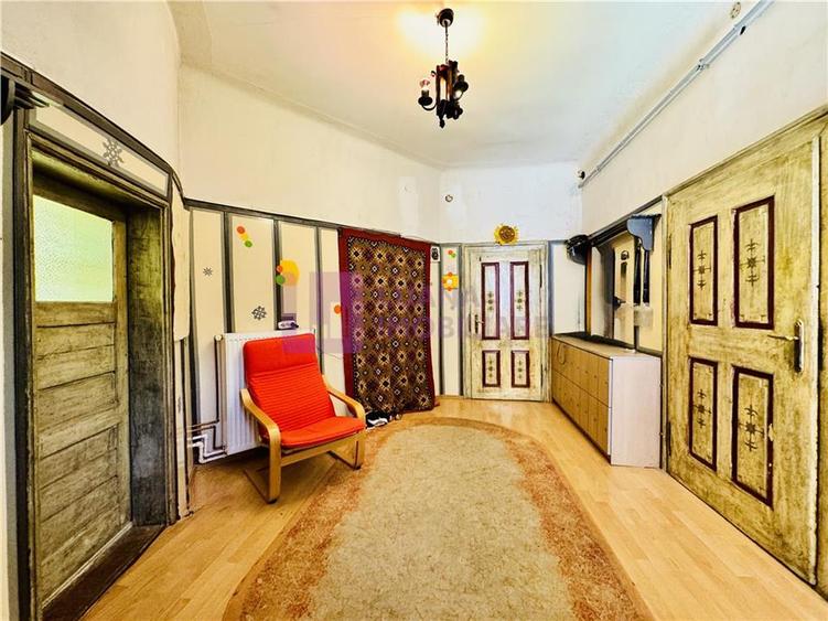 Apartament cu 4 camere semidecomandat, mobilat în Ultracentral