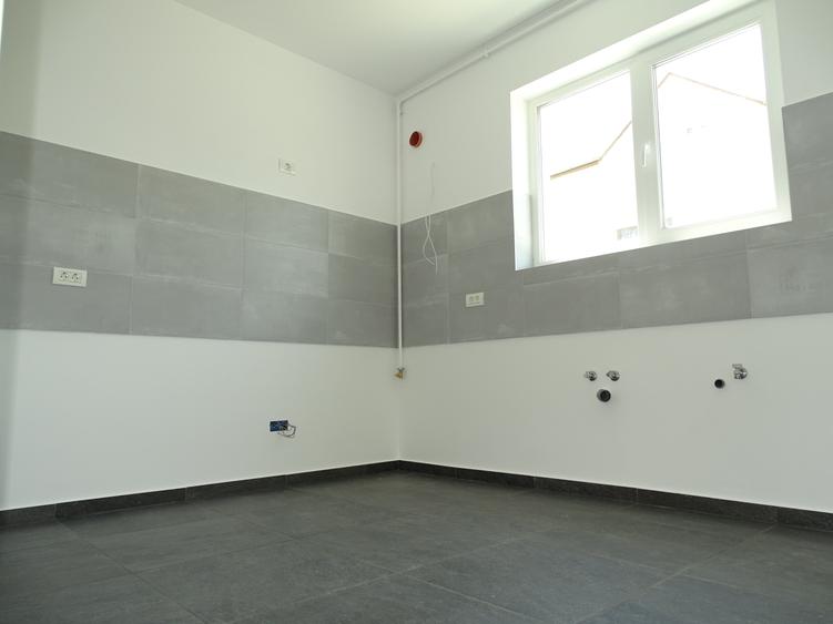 Duplex cu 4 camere cu Canalizare în Popești-Leordeni