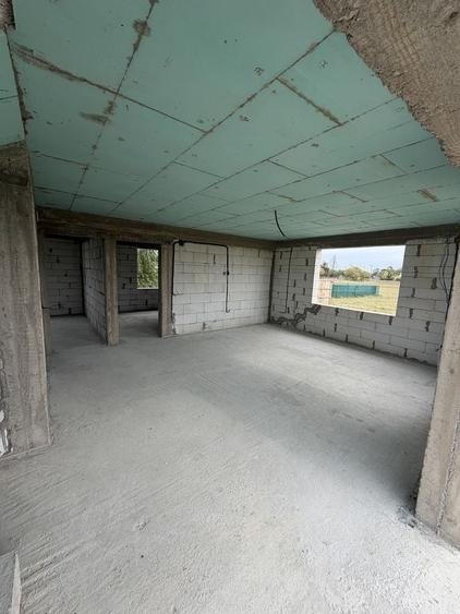 Casă cu 4 camere în Suseni