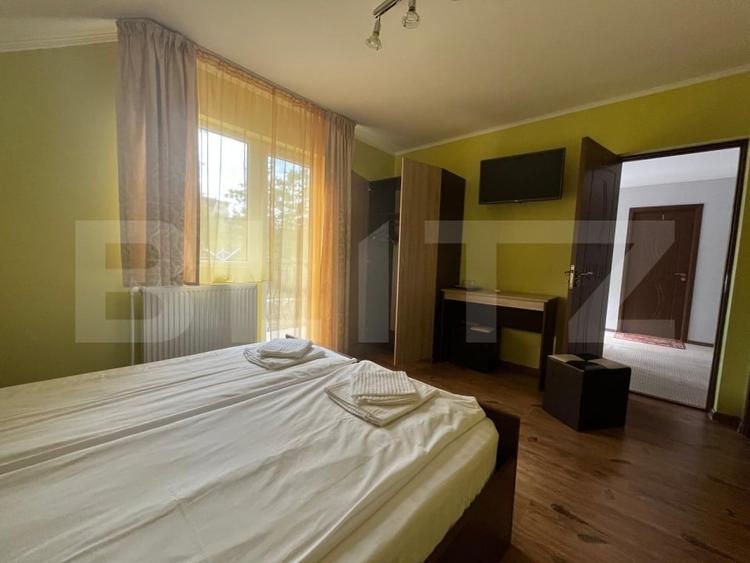 Casă individuală cu 10 camere cu Canalizare în Haieu