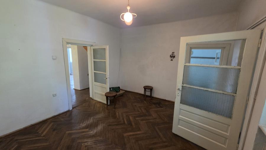 Apartament cu 4 camere decomandat în Sub Arini