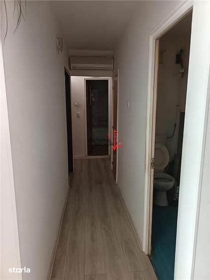 Apartament cu 3 camere decomandat în Tei