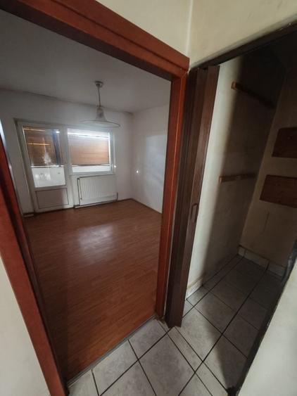 Apartament cu 3 camere decomandat în Hotar