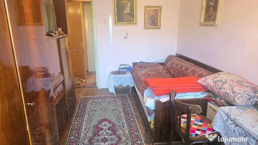 Apartament cu 3 camere decomandat în Piața Centrală