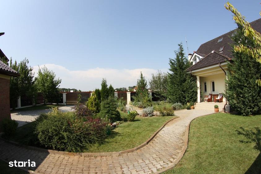 Casă cu 5 camere decomandat cu Teren 700 Mp în Central