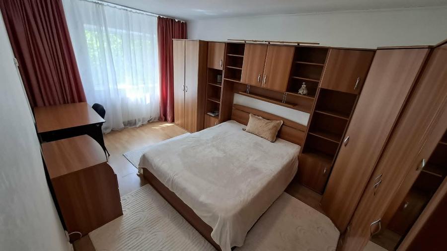 Apartament cu 3 camere decomandat în Metalurgie
