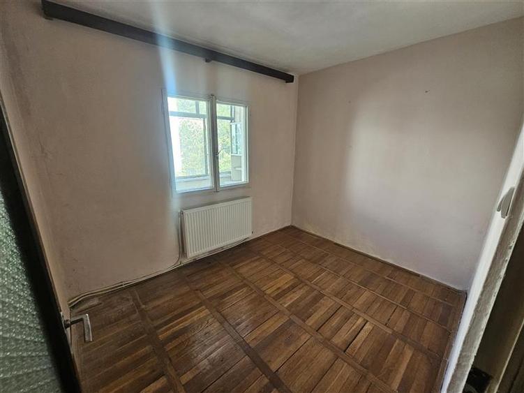 Apartament cu 4 camere decomandat în Micro IV