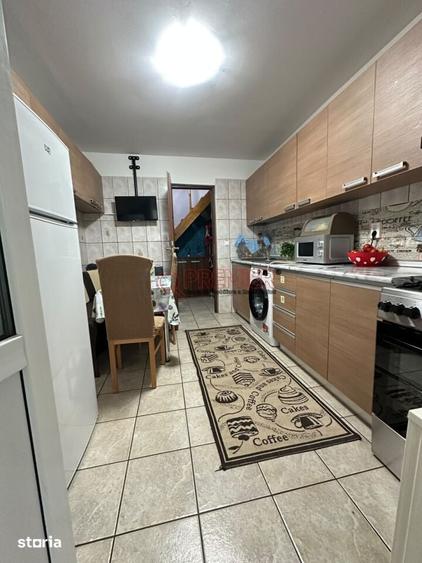 Apartament cu 3 camere în Berceni
