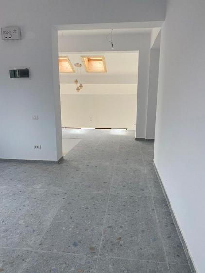 Casă individuală cu 6 camere cu Canalizare în Balotești