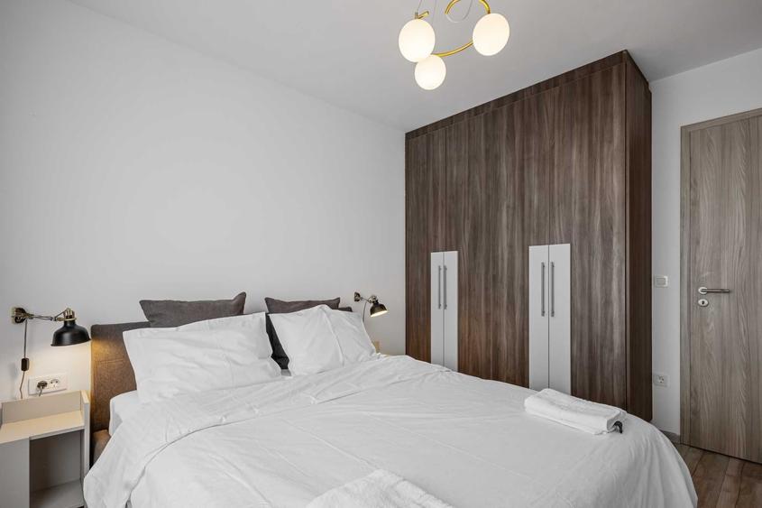 Apartament cu 4 camere decomandat în Central