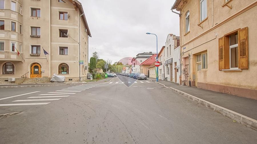 Garsonieră decomandată în Brașovul Vechi