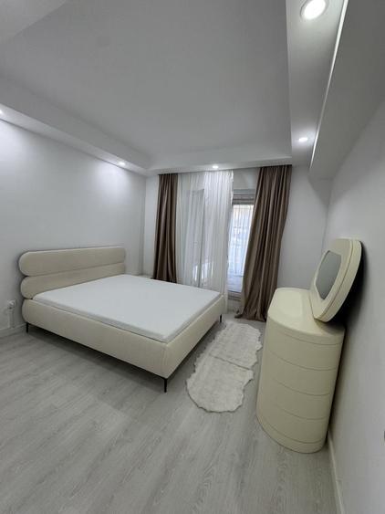 Apartament cu 3 camere decomandat în Tunari