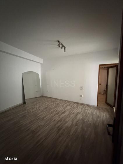 Apartament cu 4 camere în Victoriei