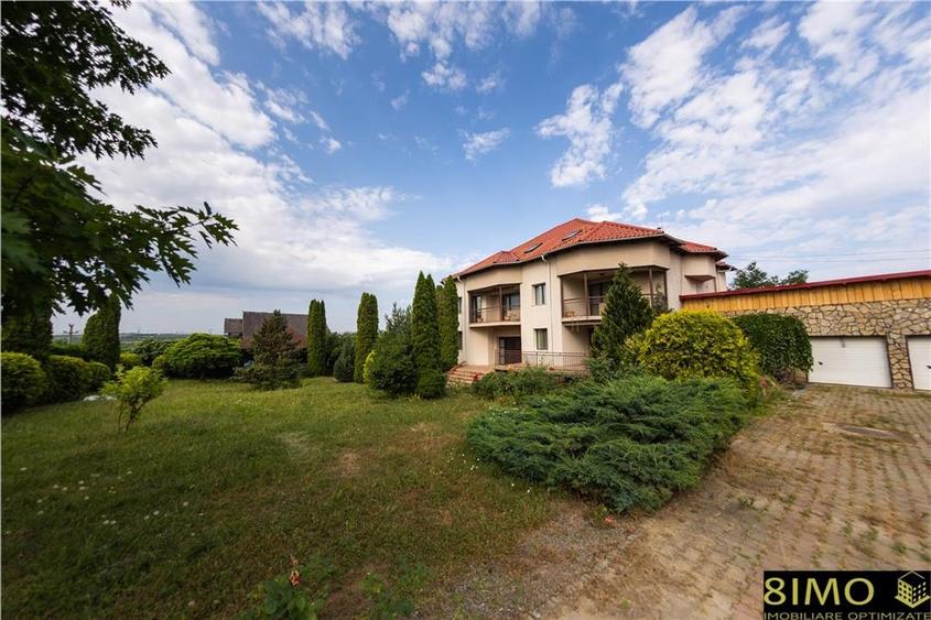 Casă individuală cu 11 camere cu Teren 2500 Mp în Fălticeni