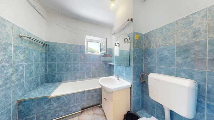 Apartament cu 4 camere decomandat în Răcădău