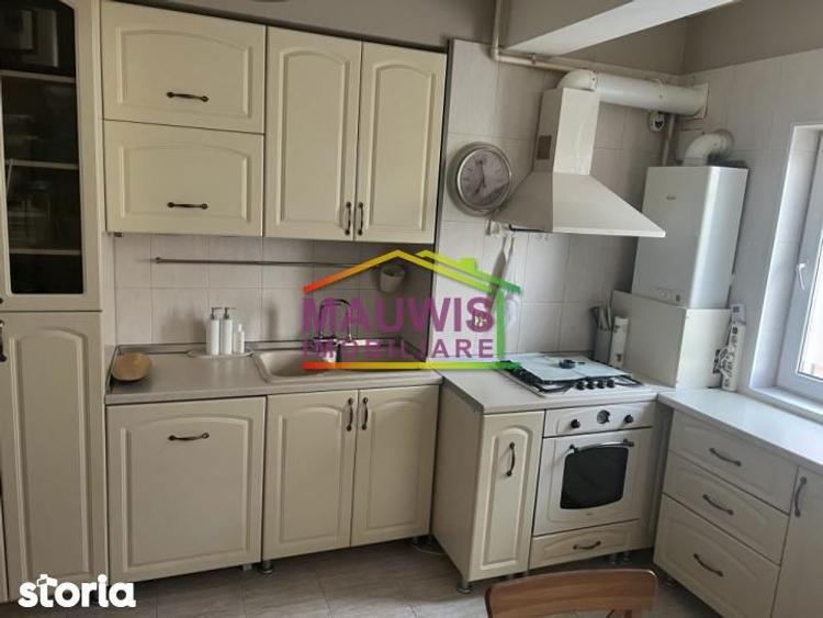 Apartament cu 4 camere decomandat în Central