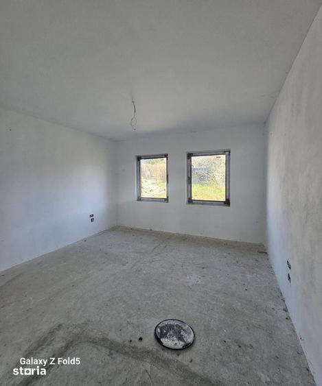 Casă cu 4 camere cu Teren 1200 Mp în Central