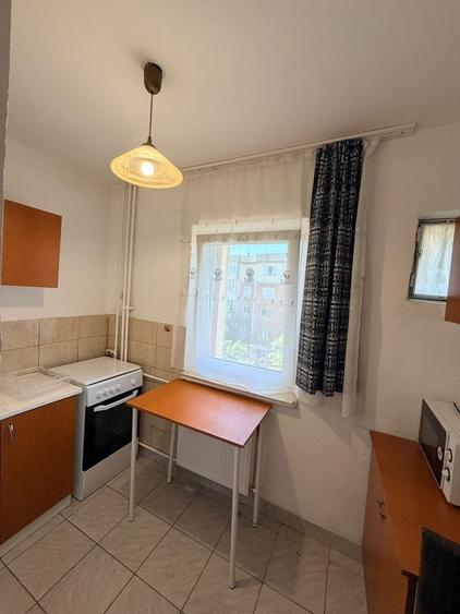 Garsonieră decomandată în Central