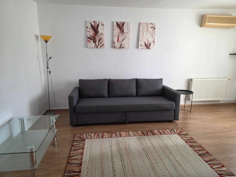 Apartament cu 3 camere decomandat, mobilat în Drumul Sării