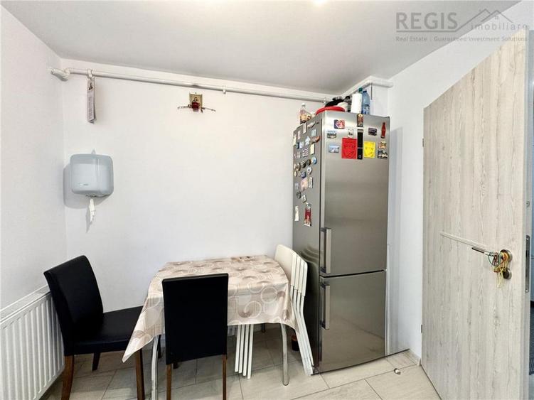 Apartament cu 3 camere decomandat în Triaj
