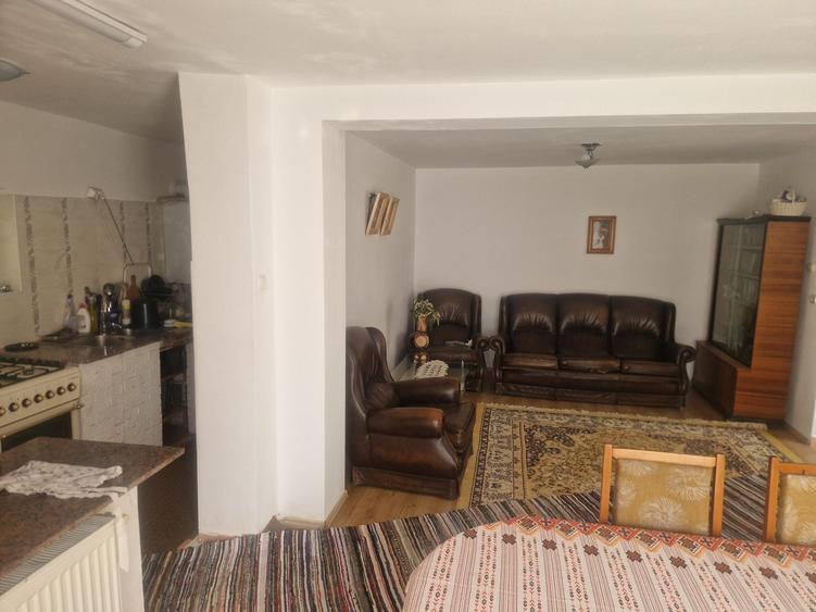 Casă cu 4 camere în Deleni
