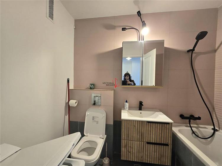 Apartament cu 2 camere decomandat în Parcul Carol