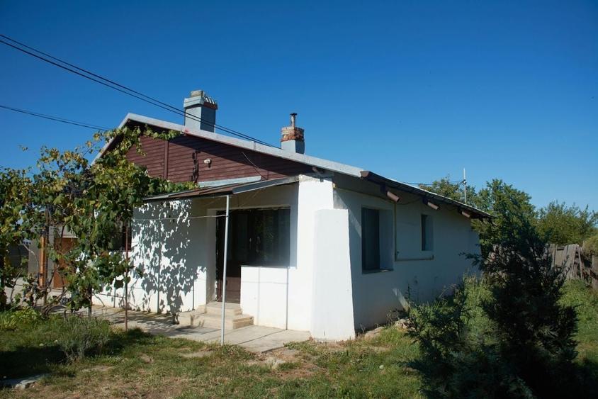 Casă cu 4 camere în Stoenești