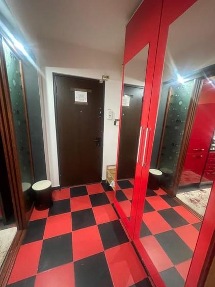 Apartament cu 3 camere decomandat, mobilat în Craiovița Nouă