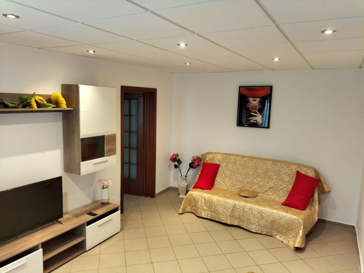 Apartament cu 3 camere semidecomandat în Barbu Văcărescu