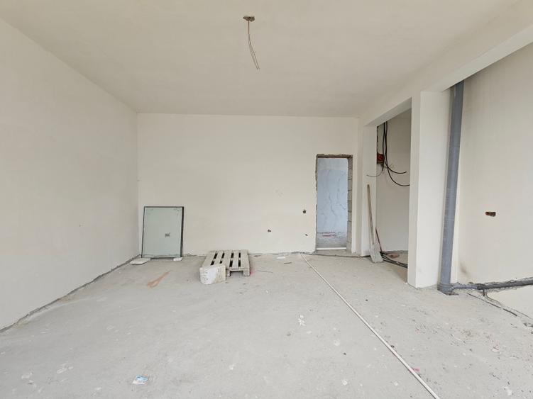 Apartament cu 2 camere semidecomandat în Km 5