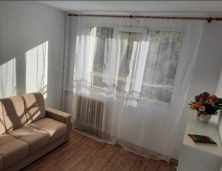 Apartament cu 3 camere decomandat în Drumul Taberei