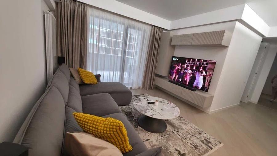 Apartament cu 3 camere semidecomandat, mobilat în Pipera