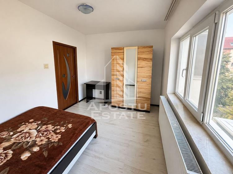 Apartament cu 2 camere semidecomandat, mobilat în Dâmbovița