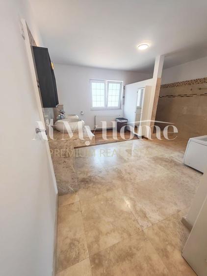 Duplex cu 7 camere cu Canalizare în Iancu Nicolae