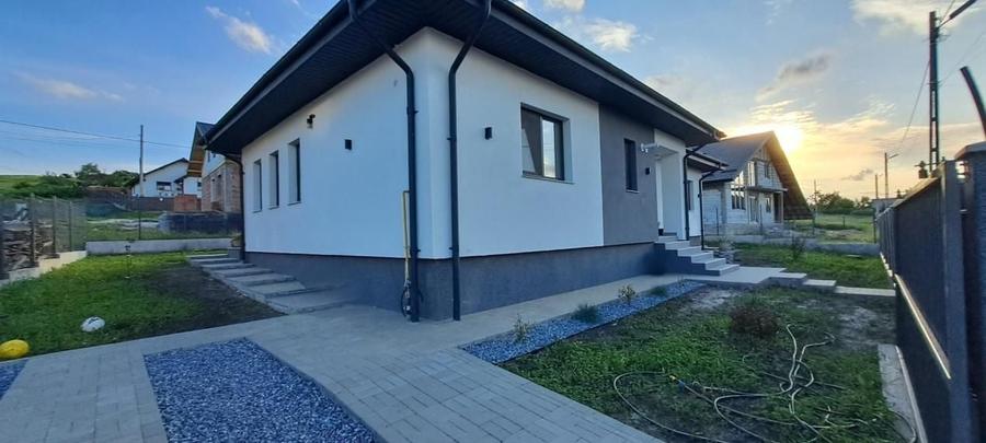Casă individuală cu 4 camere cu Canalizare în Miroslava