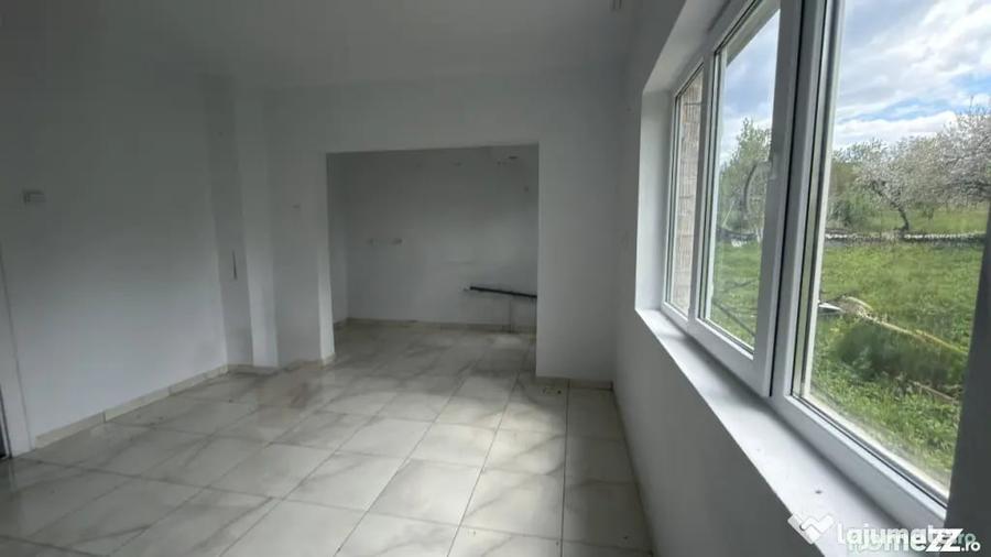 Casă cu 3 camere cu Teren 2200 Mp în Central