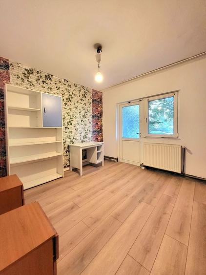 Apartament cu 3 camere decomandat în Lipovei