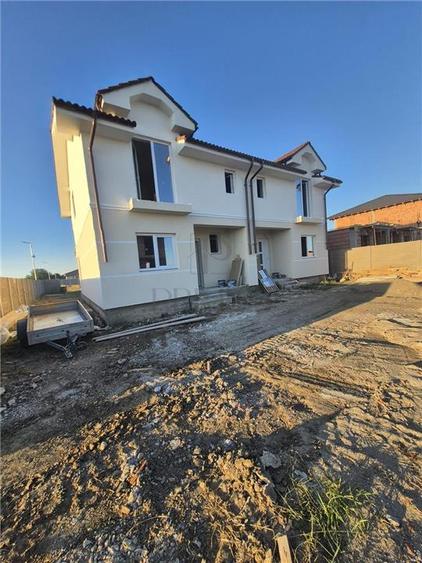 Duplex cu 4 camere cu Teren 300 Mp în Moșnița Nouă