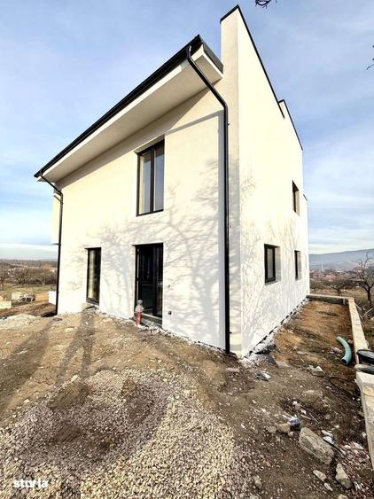 Casă cu 4 camere în Central