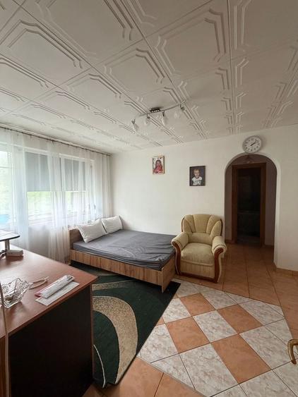 Apartament cu 3 camere semidecomandat în Berceni