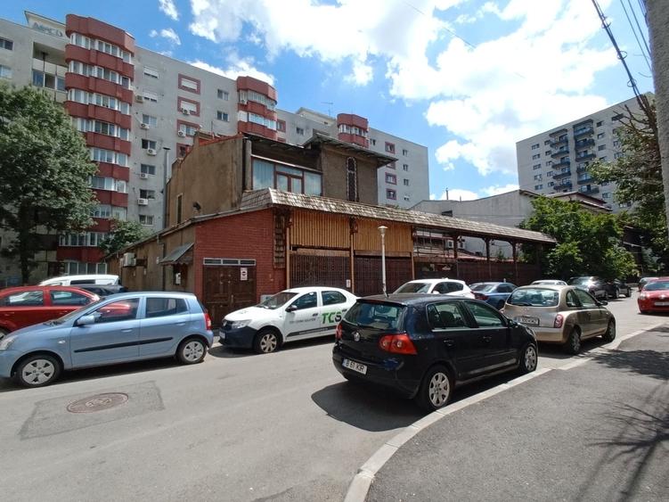 Casă cu 10 camere cu Teren 570 Mp în Cotroceni