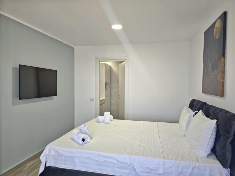 Apartament cu 3 camere semidecomandat în Olimp