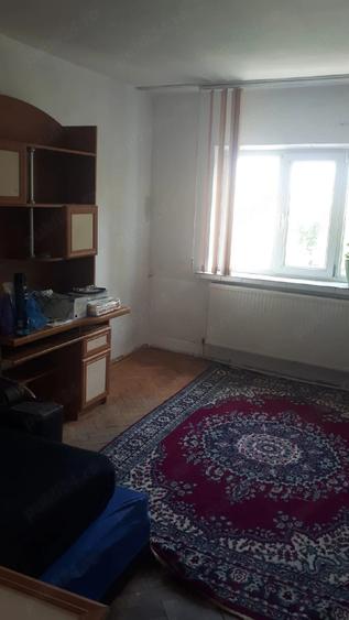 Garsonieră decomandată în Central