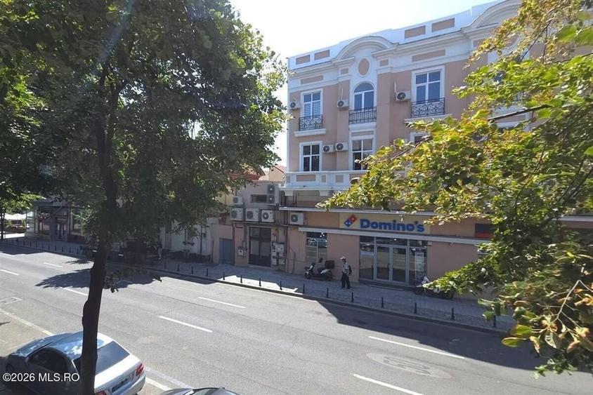 Apartament cu 5 camere semidecomandat în Central