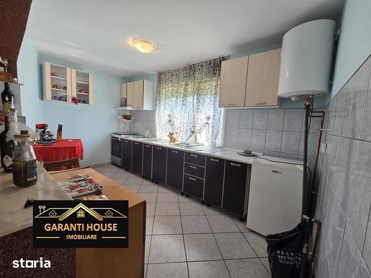 Casă cu 5 camere cu Teren 900 Mp în Recea