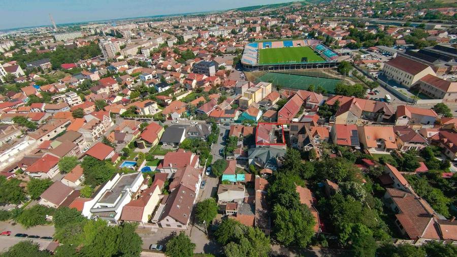 Casă individuală cu 15 camere cu Teren 380 Mp în Decebal