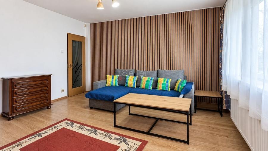 Apartament cu 3 camere decomandat, mobilat în Răcădău