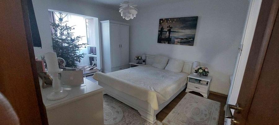 Apartament cu 4 camere decomandat în 1 Mai