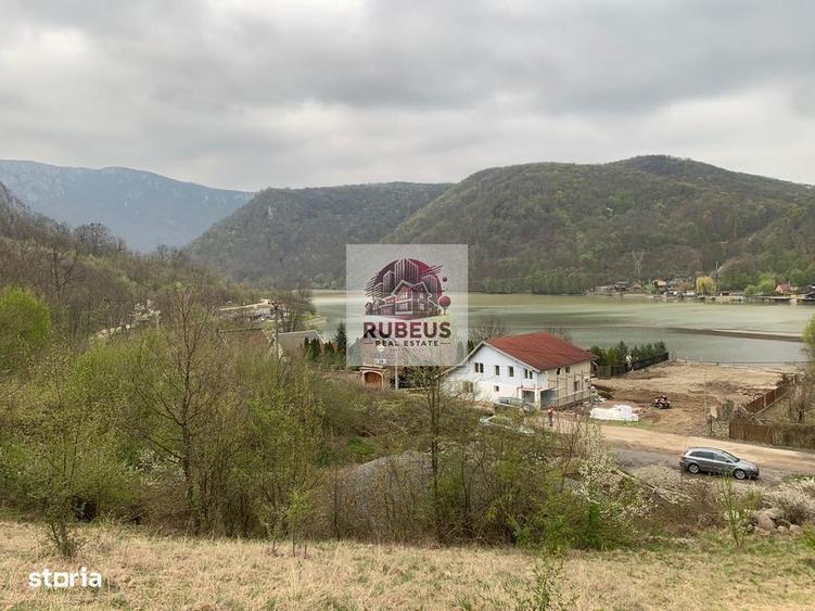 Teren de 2580 mp, în Dubova